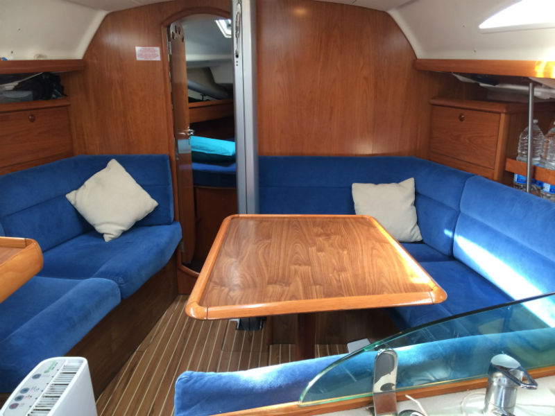 Picture of main saloon on Nomad 1
