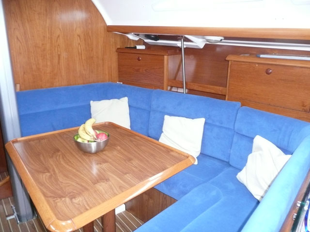 Photo of main saloon of Nomad 1 Jeanneau Sunfast 37